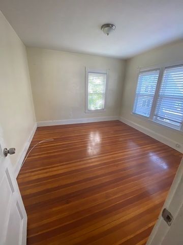 7 Oak Square 2R, Boston, MA 02135