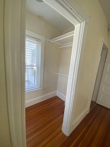 7 Oak Square 2R, Boston, MA 02135