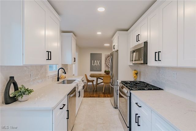 4971 S Sedgewick Road, Lyndhurst, OH 44124