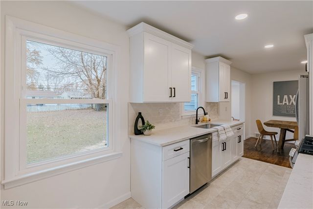 4971 S Sedgewick Road, Lyndhurst, OH 44124