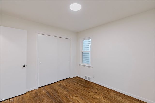 4971 S Sedgewick Road, Lyndhurst, OH 44124