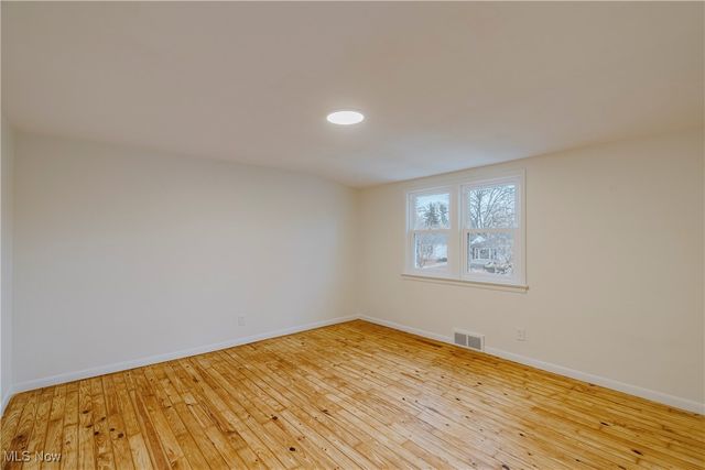 4971 S Sedgewick Road, Lyndhurst, OH 44124