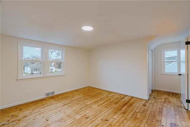 4971 S Sedgewick Road, Lyndhurst, OH 44124