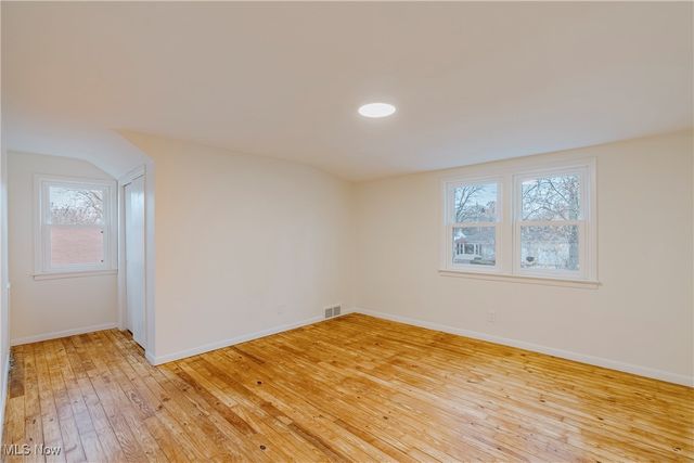 4971 S Sedgewick Road, Lyndhurst, OH 44124