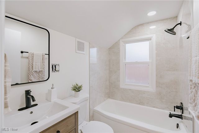 4971 S Sedgewick Road, Lyndhurst, OH 44124