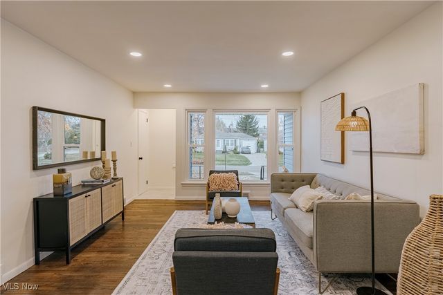 4971 S Sedgewick Road, Lyndhurst, OH 44124