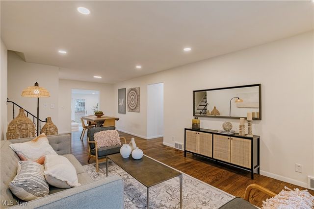 4971 S Sedgewick Road, Lyndhurst, OH 44124