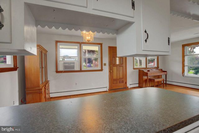 806 HIGHLAND DR, Chambersburg, PA 17202