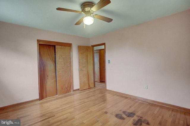 806 HIGHLAND DR, Chambersburg, PA 17202