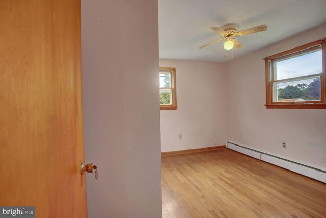 806 HIGHLAND DR, Chambersburg, PA 17202