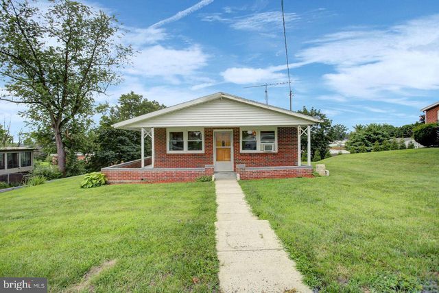 806 HIGHLAND DR, Chambersburg, PA 17202