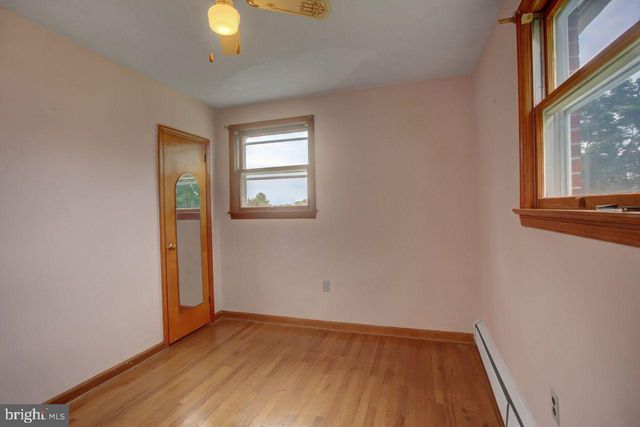 806 HIGHLAND DR, Chambersburg, PA 17202