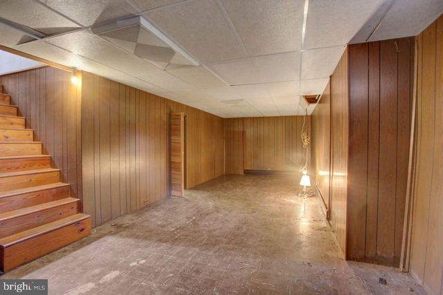 806 HIGHLAND DR, Chambersburg, PA 17202