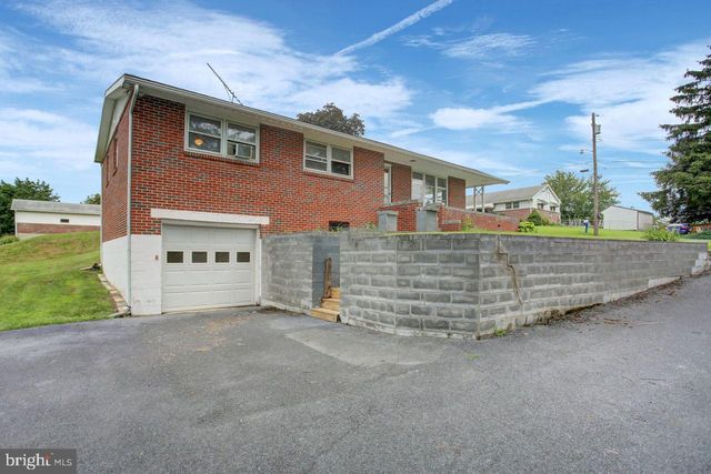 806 HIGHLAND DR, Chambersburg, PA 17202
