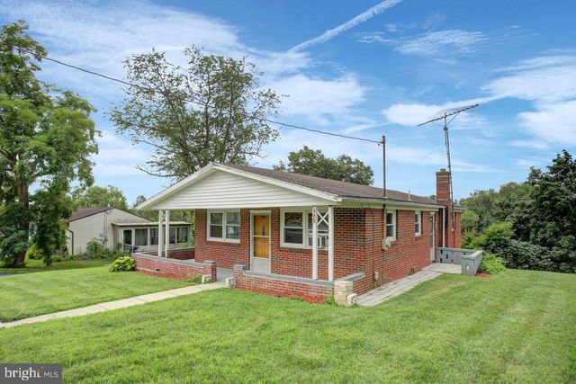806 HIGHLAND DR, Chambersburg, PA 17202