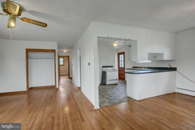 806 HIGHLAND DR, Chambersburg, PA 17202