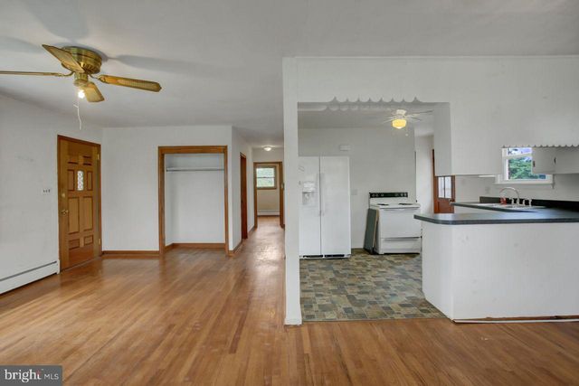 806 HIGHLAND DR, Chambersburg, PA 17202