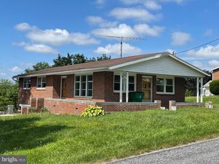 806 HIGHLAND DR, Chambersburg, PA 17202