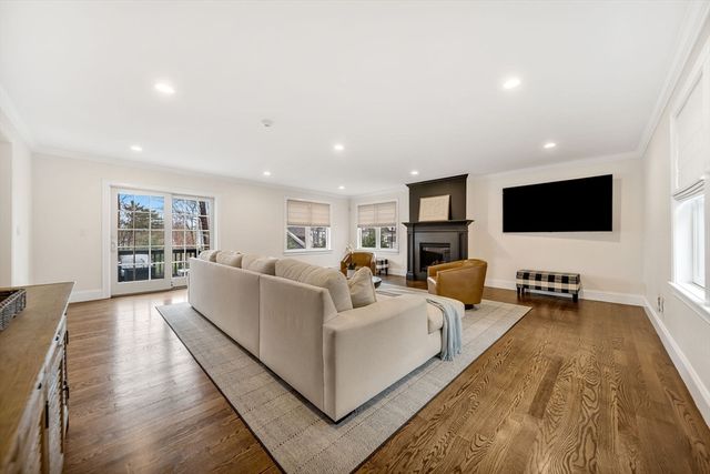 969 Greendale Ave, Needham, MA 02492