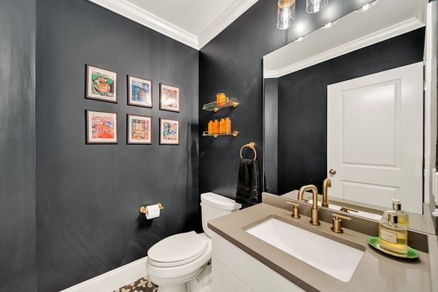 969 Greendale Ave, Needham, MA 02492