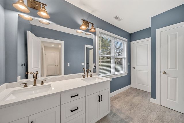 969 Greendale Ave, Needham, MA 02492