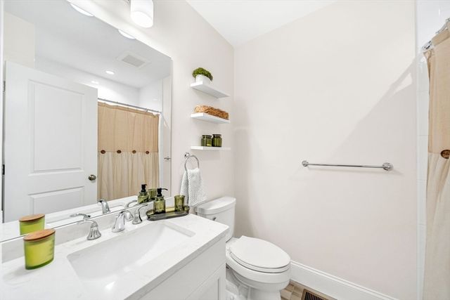 969 Greendale Ave, Needham, MA 02492