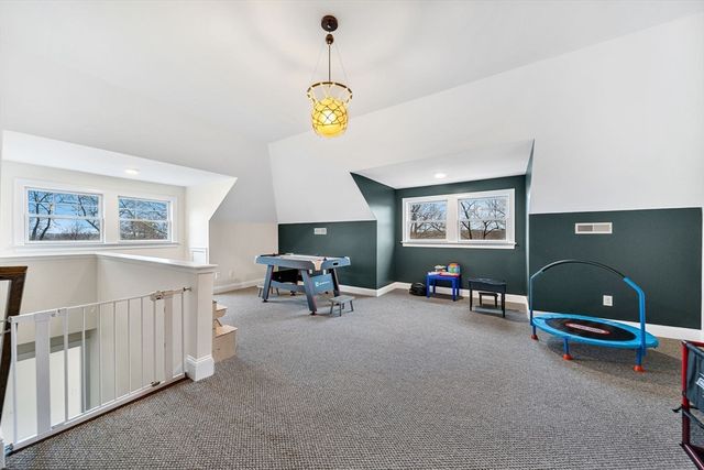 969 Greendale Ave, Needham, MA 02492