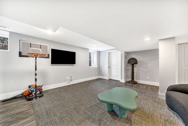 969 Greendale Ave, Needham, MA 02492