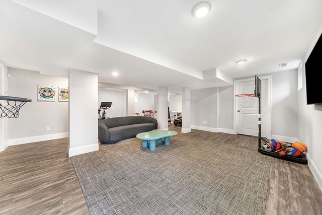 969 Greendale Ave, Needham, MA 02492