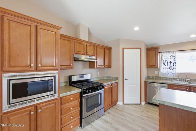 7780 Pueblo Drive, Stagecoach, NV 89429