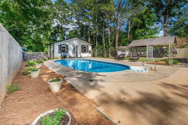 7194 Reinhardt College Parkway, Waleska, GA 30183