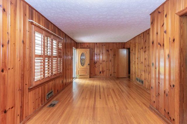 7194 Reinhardt College Parkway, Waleska, GA 30183