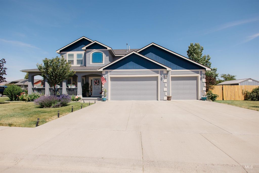 460 NE Greystone Loop, Mountain Home, ID 83647