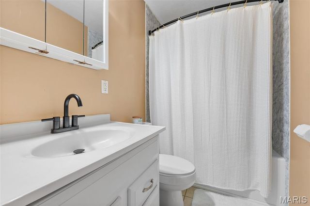 7705 Starling Court, Godfrey, IL 62035