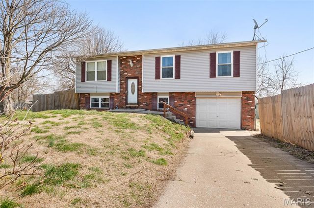 7705 Starling Court, Godfrey, IL 62035