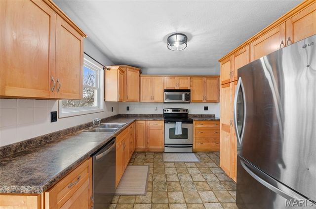 7705 Starling Court, Godfrey, IL 62035