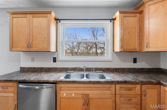 7705 Starling Court, Godfrey, IL 62035