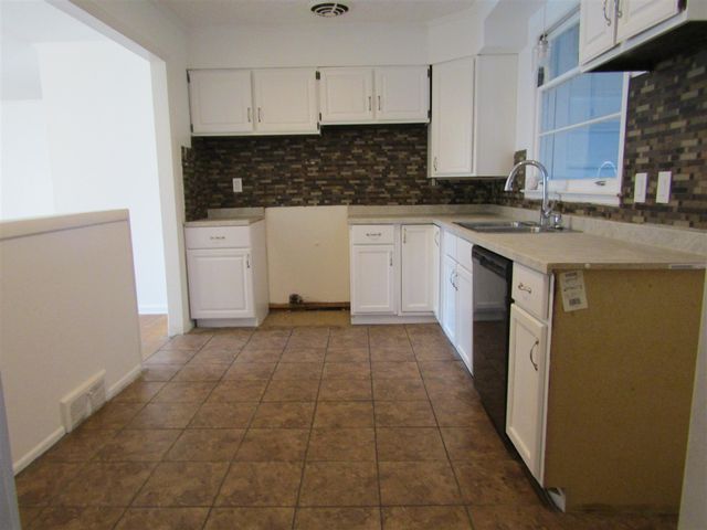 27182 Spring Arbor Drive, Southfield, MI 48076