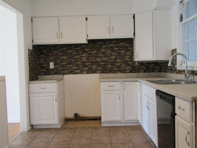 27182 Spring Arbor Drive, Southfield, MI 48076