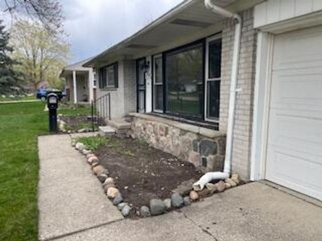 27182 Spring Arbor Drive, Southfield, MI 48076