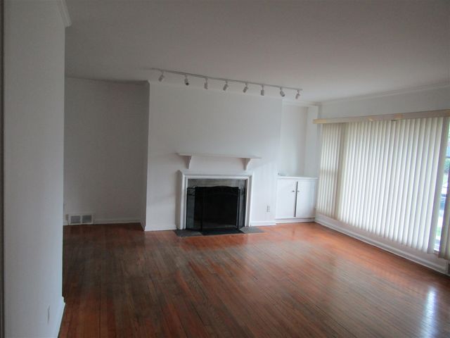 27182 Spring Arbor Drive, Southfield, MI 48076