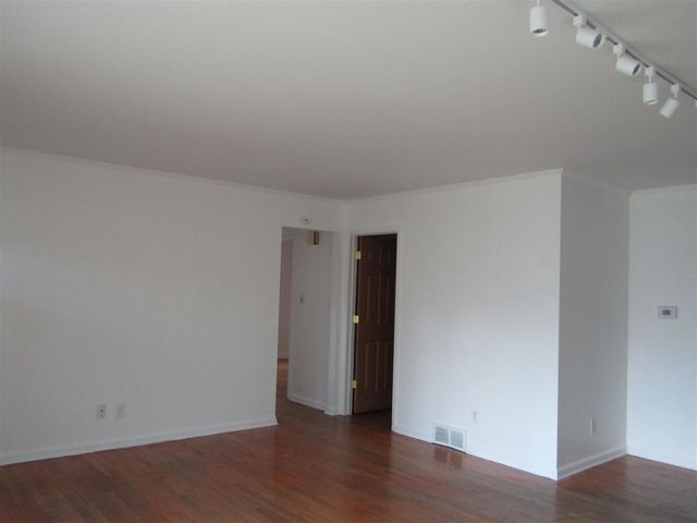 27182 Spring Arbor Drive, Southfield, MI 48076