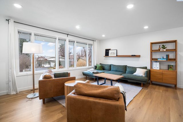 835 SE Sunnymead Way, Pullman, WA 99163