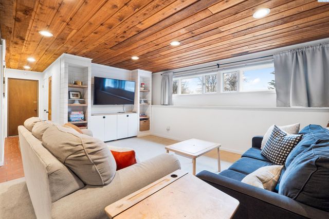 835 SE Sunnymead Way, Pullman, WA 99163