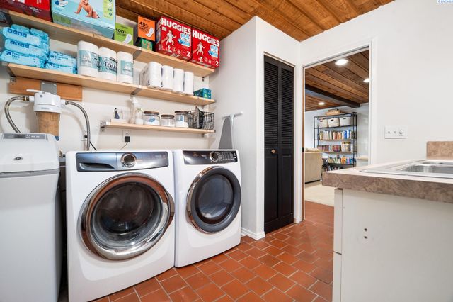 835 SE Sunnymead Way, Pullman, WA 99163