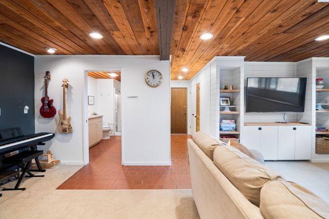 835 SE Sunnymead Way, Pullman, WA 99163