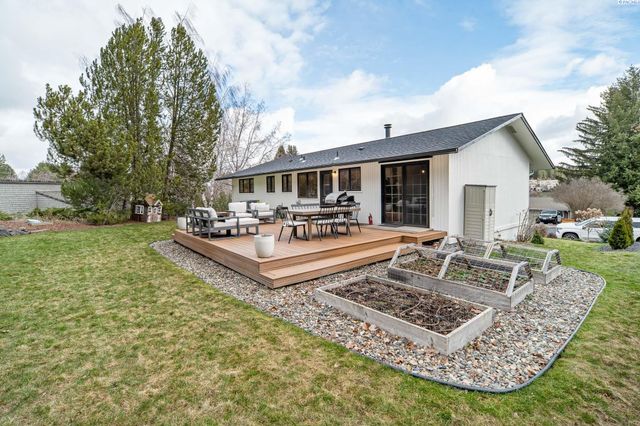 835 SE Sunnymead Way, Pullman, WA 99163