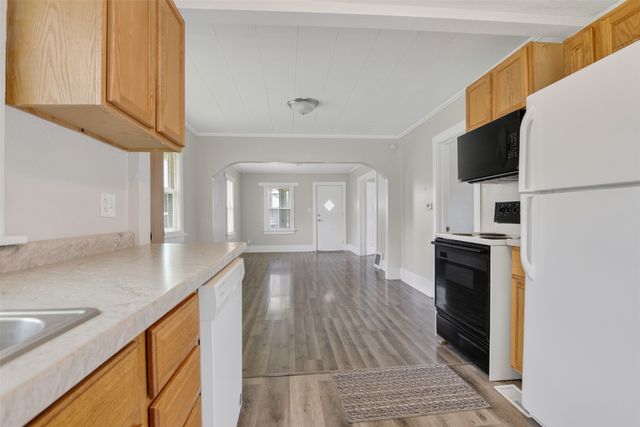 2834 Maple Street, Des Moines, IA 50317