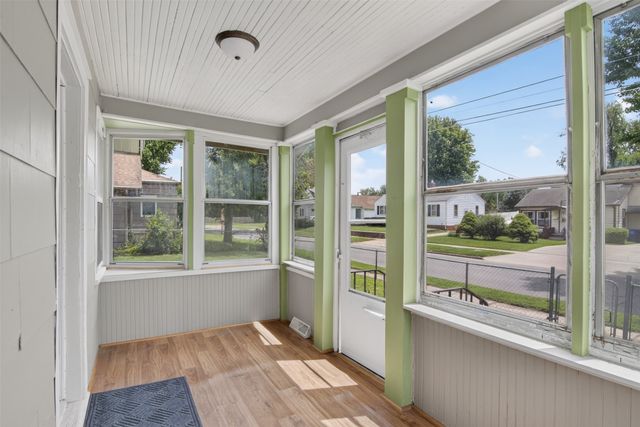 2834 Maple Street, Des Moines, IA 50317