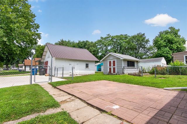 2834 Maple Street, Des Moines, IA 50317